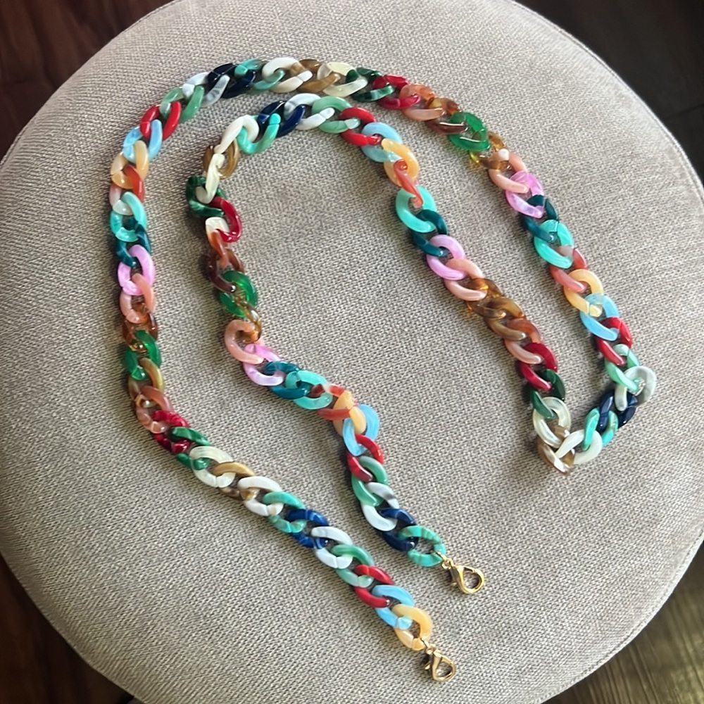 Phone case or purse chain.
